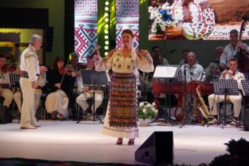 Spectacol folcloric grandios la lansarea albumului „Pe Obcini în Bucovina”, realizat de Angelica Flutur