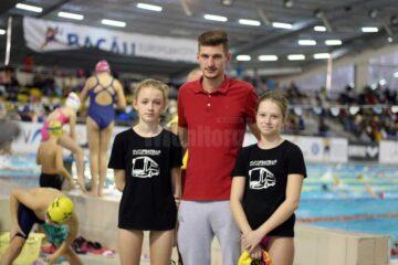 Delia Elena Ostafi și Sabina Maftei, alături de antrenorul Luis Lăcătuș