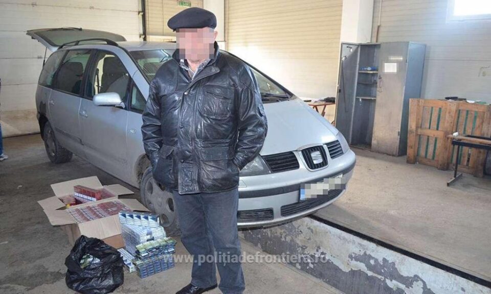 Colete cu aproape 6.000 de pachete de țigări de contrabandă, abandonate lângă graniță