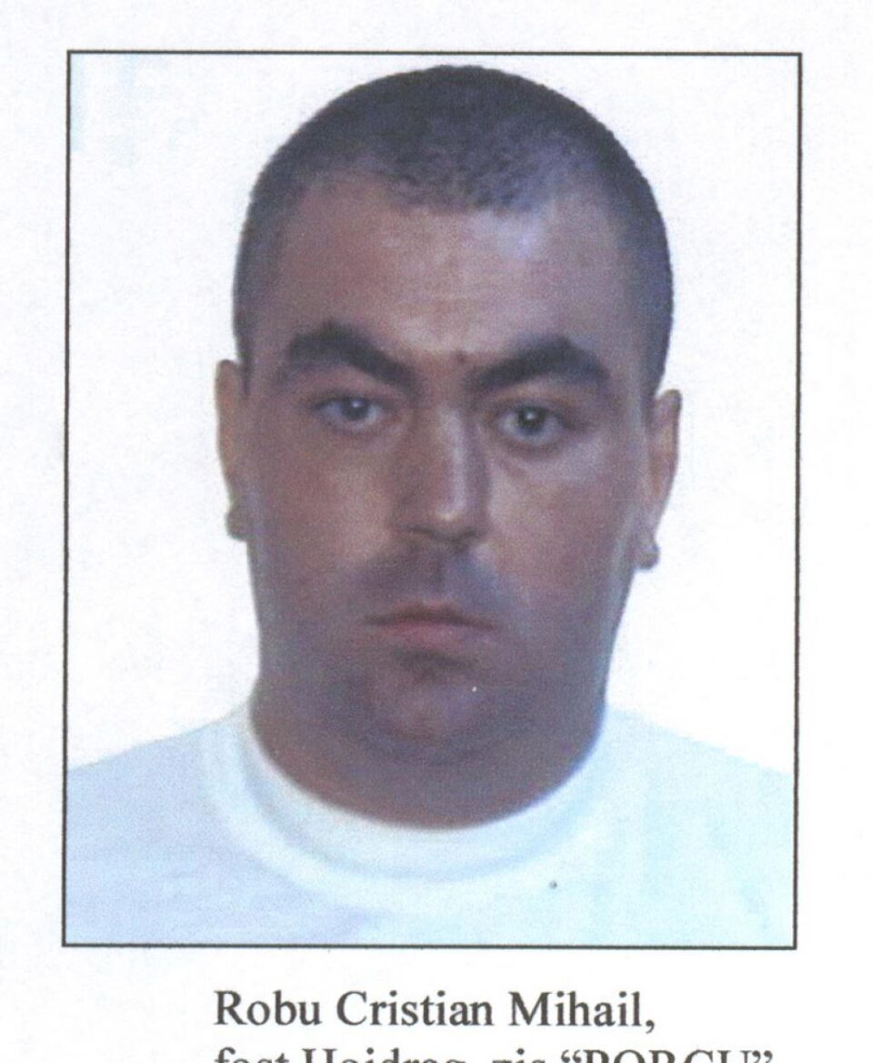 Cristian Mihail Robu, fost Hoidrag, zis „Porcu”, nu a fost de găsit pentru a putea fi pus în aplicare mandatul de executare a pedepsei Cristian Mihail Robu, fost Hoidrag, zis „Porcu”, nu a fost de găsit pentru a putea fi pus în aplicare mandatul de executare a pedepsei