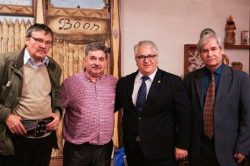 Peste 200 de cărți donate de Societatea culturală „Ștefan cel Mare – Bucovina” Liceului românesc „M. Eminescu” din raionul Storojineț