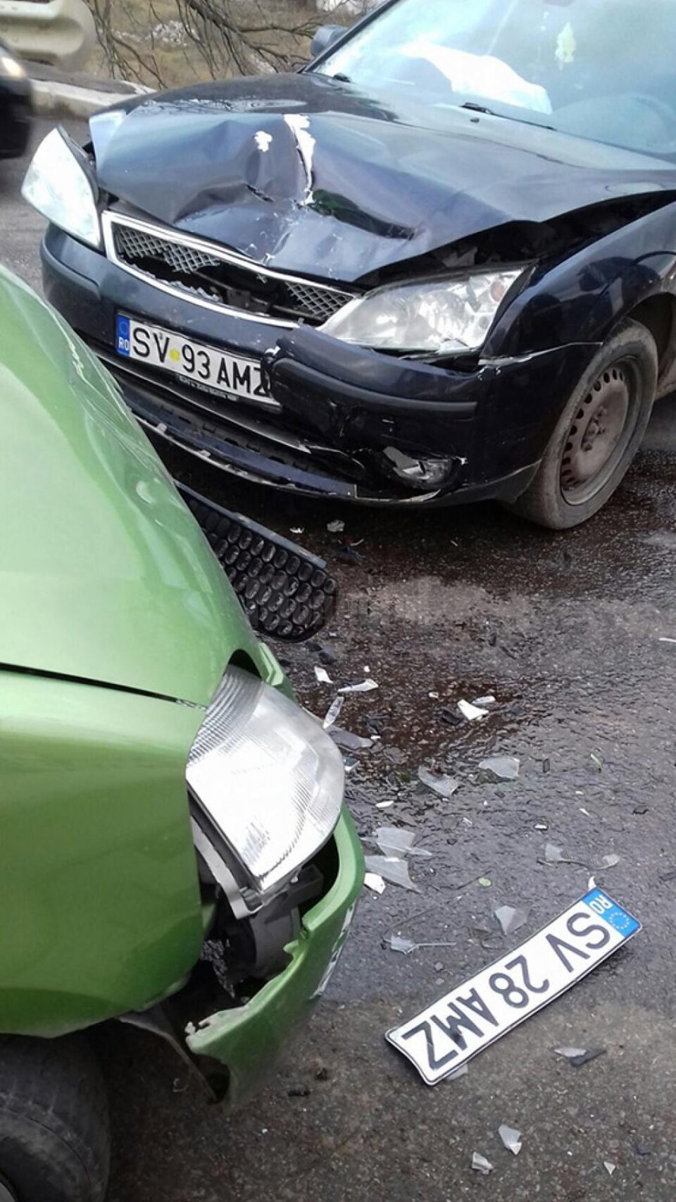 Și-a urmărit fosta iubită în trafic, s-a izbit în mașina ei, i-a smuls părul, iar apoi a împins-o de pe un pod