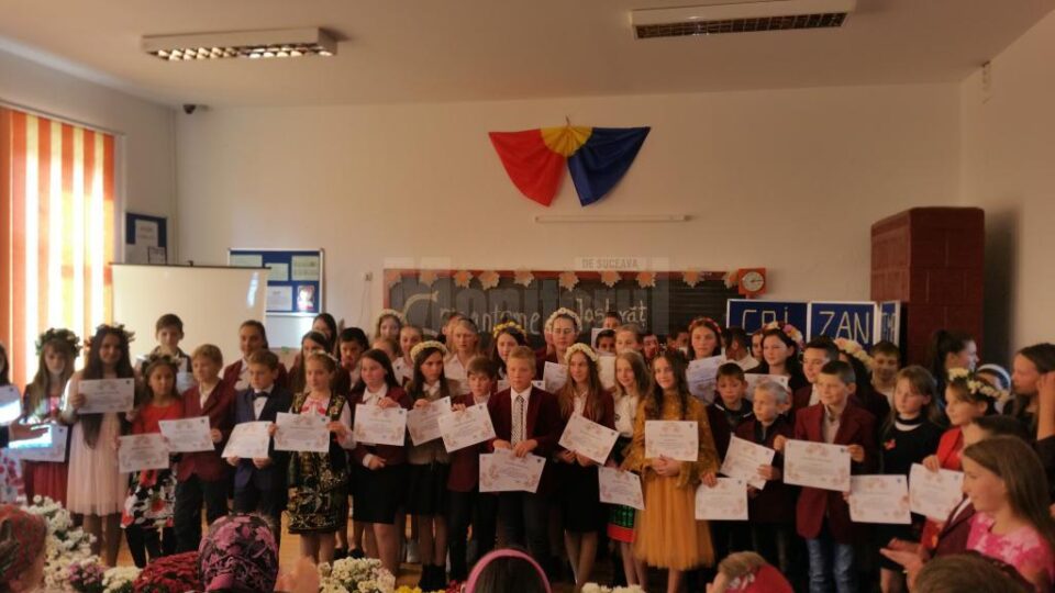 „Crizanteme, culoare și poezie”, la școala din Iaslovăț
