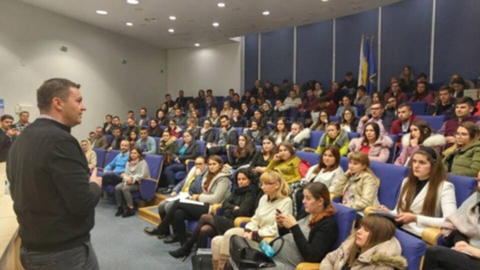 Conferința "Studentul USV - De la risc de excluziune la succes academic"