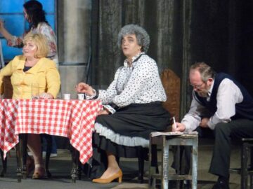 Regizorul Dan Tudor și actorii Teatrului „Mihai Eminescu” Botoșani au adus la teatru peste 1.500 de spectatori suceveni