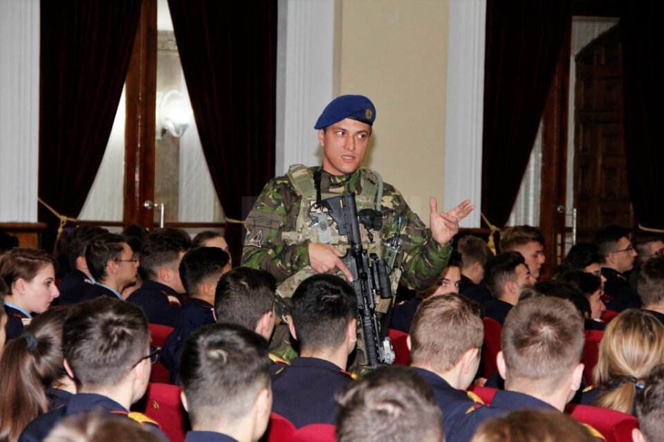 Elevii militari s-au întâlnit cu reprezentanții Forțelor Navale