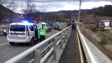 Mărturia bărbatului care a salvat-o pe fata pe care fostul iubit încerca să o arunce de pe pod