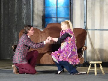 Regizorul Dan Tudor și actorii Teatrului „Mihai Eminescu” Botoșani au adus la teatru peste 1.500 de spectatori suceveni