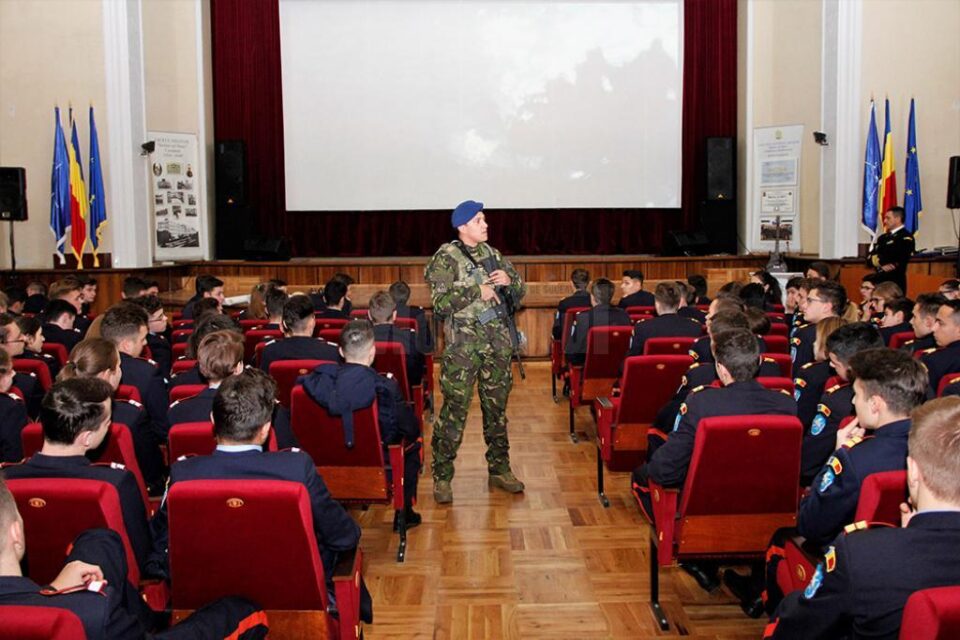 Elevii Colegiului Militar s-au întâlnit cu reprezentanții marinei militare