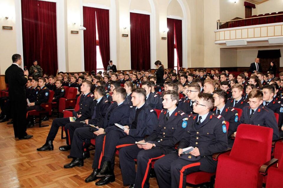 Elevii Colegiului Militar s-au întâlnit cu reprezentanții marinei militare