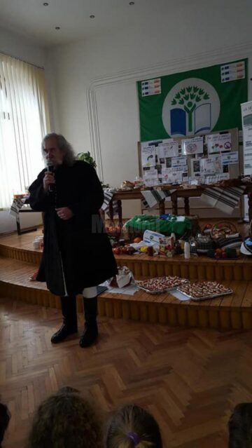 „La taifas cu Badea Ioan Bucovineanul”, acțiune organizată de elevii Școlii ,,Bogdan Vodă” Câmpulung Moldovenesc