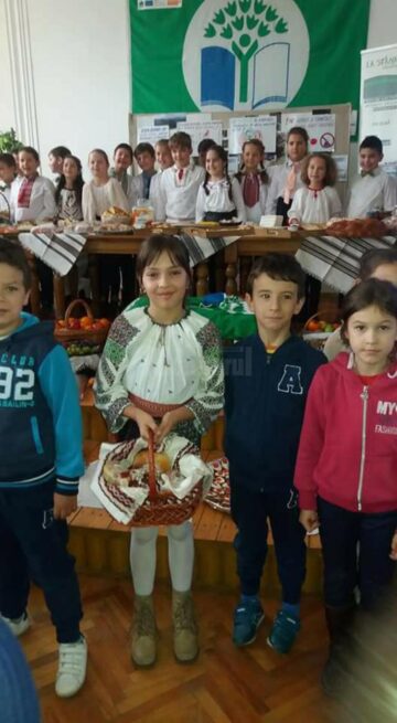 „La taifas cu Badea Ioan Bucovineanul”, acțiune organizată de elevii Școlii ,,Bogdan Vodă” Câmpulung Moldovenesc