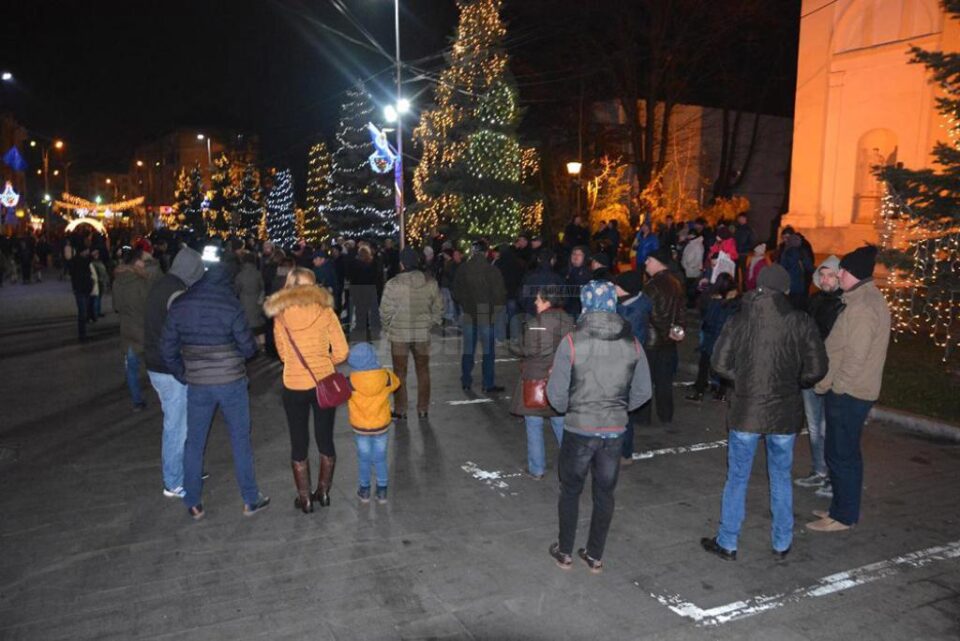 Mai puțin de 50 de persoane au fost aseară la protestul anti-PSD