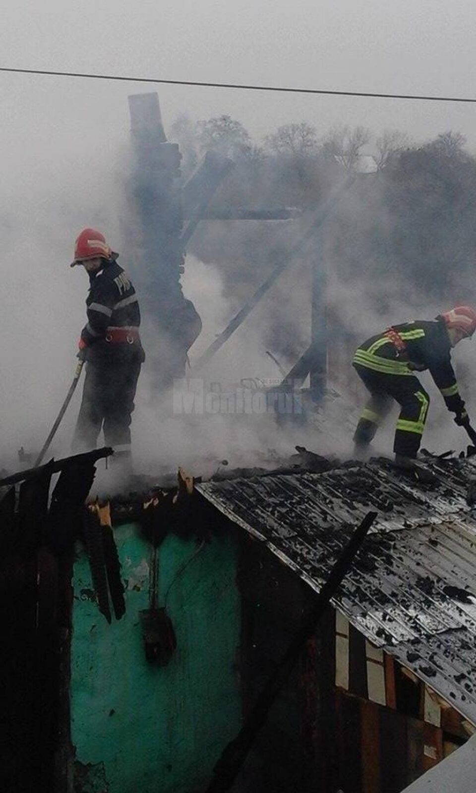 Pompierii au avut nevoie de doua ore pentru stingerea incendiului