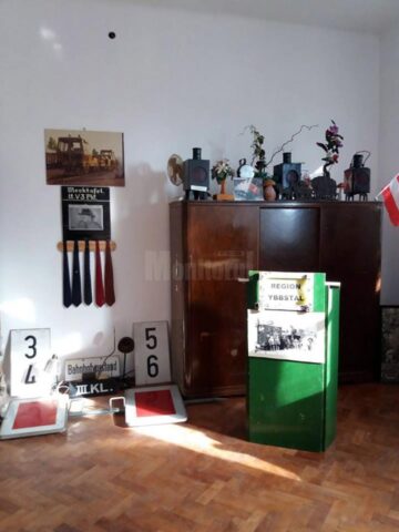 În incinta stației de cale ferată a fost amenajat un Muzeul al Căii Ferate Înguste