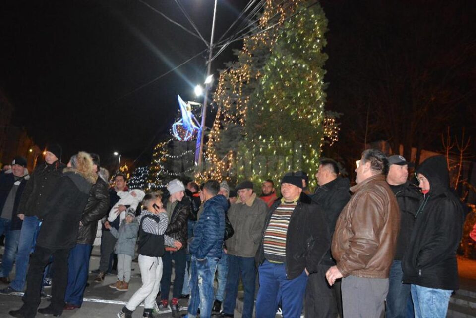 Mai puțin de 50 de persoane au fost aseară la protestul anti-PSD