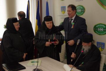 Maica stareță a Mănăstirii Voroneț, stavrofora Margareta-Irina Pântescu, a fost decorată astăzi cu ordinul național „Pentru Merit”