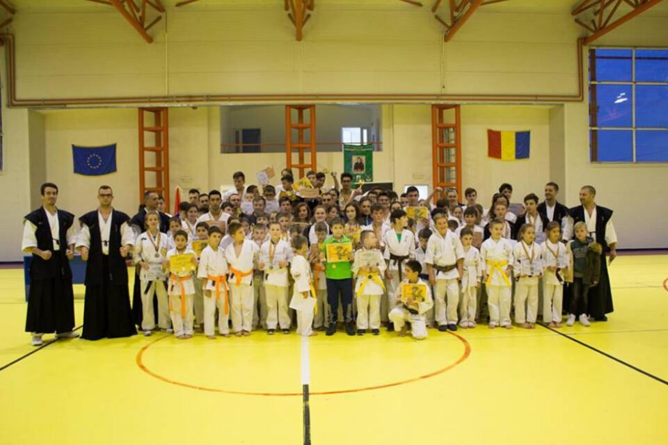 Fotografie de grup cu câștigătorii concursului de la Bosanci