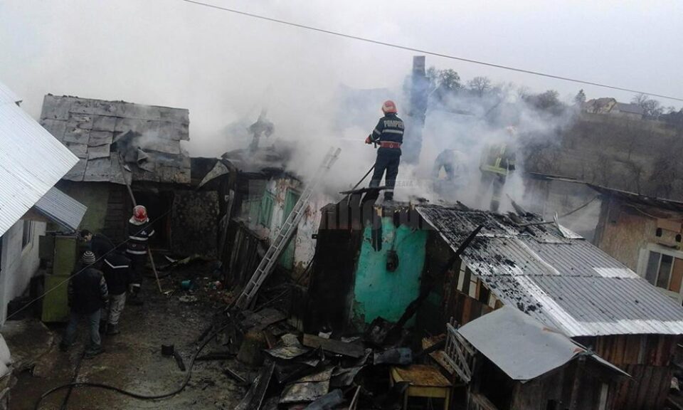 Incendiul de la Clit a distrus mai multe anexe ale gospodăriei