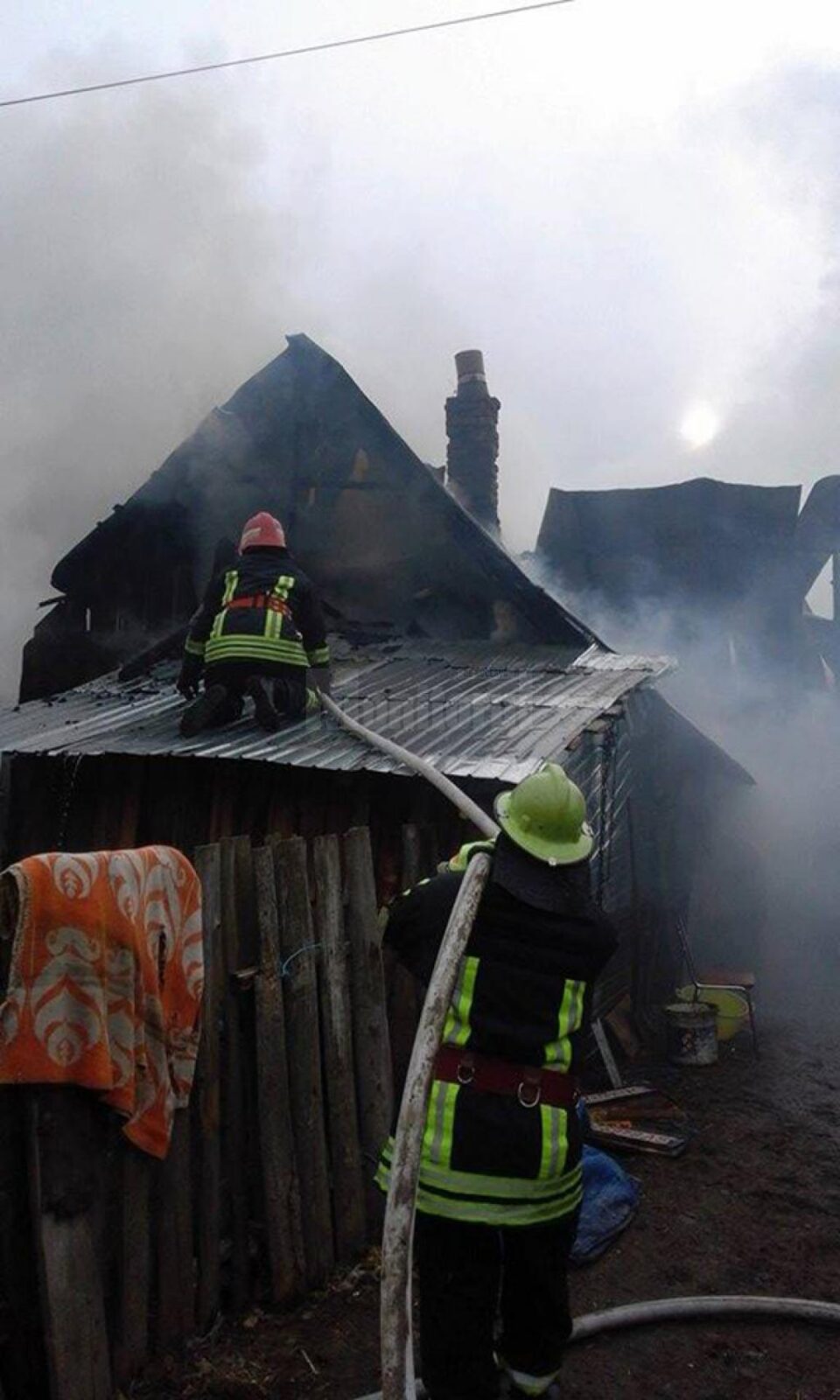 Incendiul de la Clit a distrus mai multe anexe ale gospodăriei
