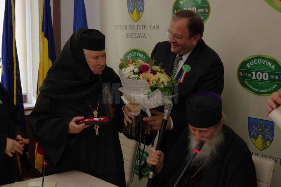 Maica stareță a Mănăstirii Voroneț, stavrofora Margareta-Irina Pântescu, a fost decorată astăzi cu ordinul național „Pentru Merit”