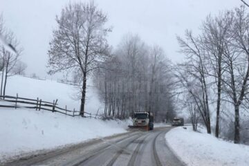 Utilaje de deszăpezire pe șoselele din județ