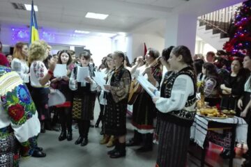 Elevii și profesorii Colegiului „Al. I. Cuza” au sărbătorit Ziua României