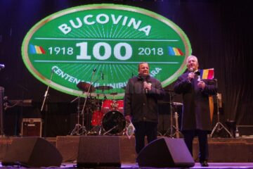 Feerie de lumini în centrul Sucevei, la aprinderea bradului și a cupolei luminoase