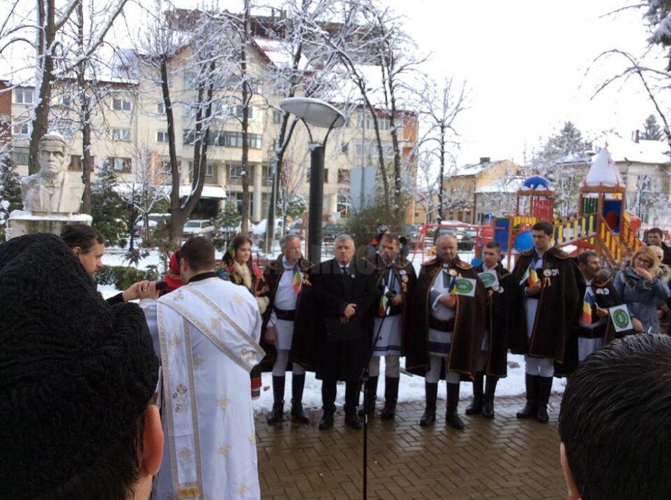 Deputatul PNL Dumitru Mihalescul a depus coroane de flori la bustul artizanului Unirii Bucovinei cu România