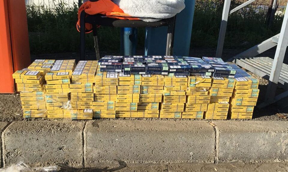 500 de pachete de țigări de contrabandă, confiscate de polițiști în urma unei percheziții