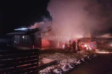 Flăcările au izbucnit din bucătăria restaurantului, cel mai probabil de la un frigider lăsat sub tensiune