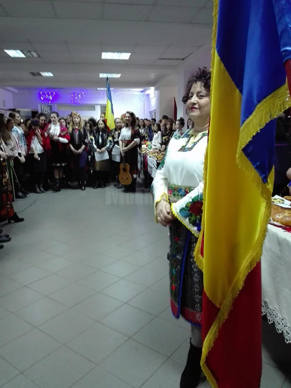 Elevii și profesorii Colegiului „Al. I. Cuza” au sărbătorit Ziua României