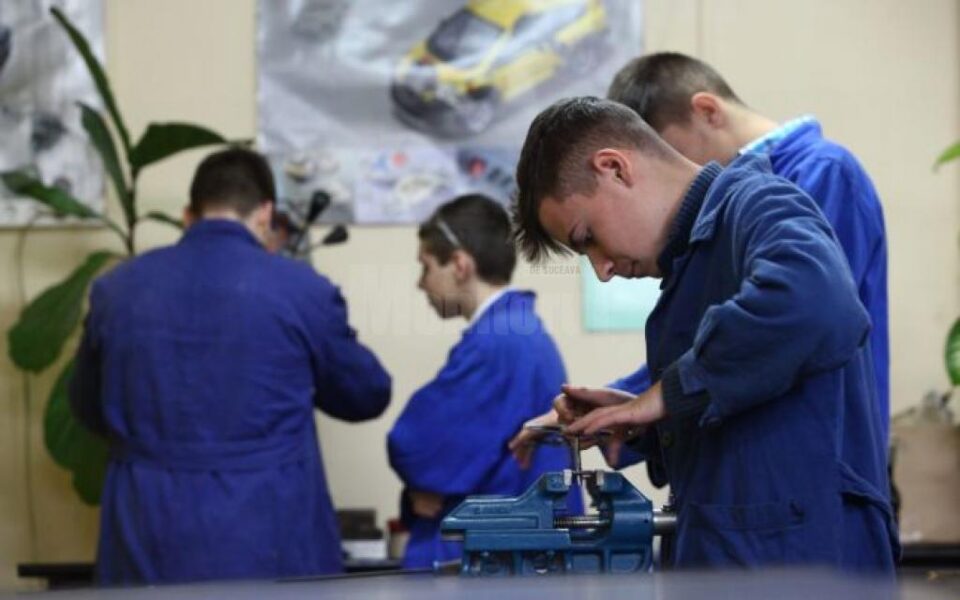 Agenții economici vor învățământ dual