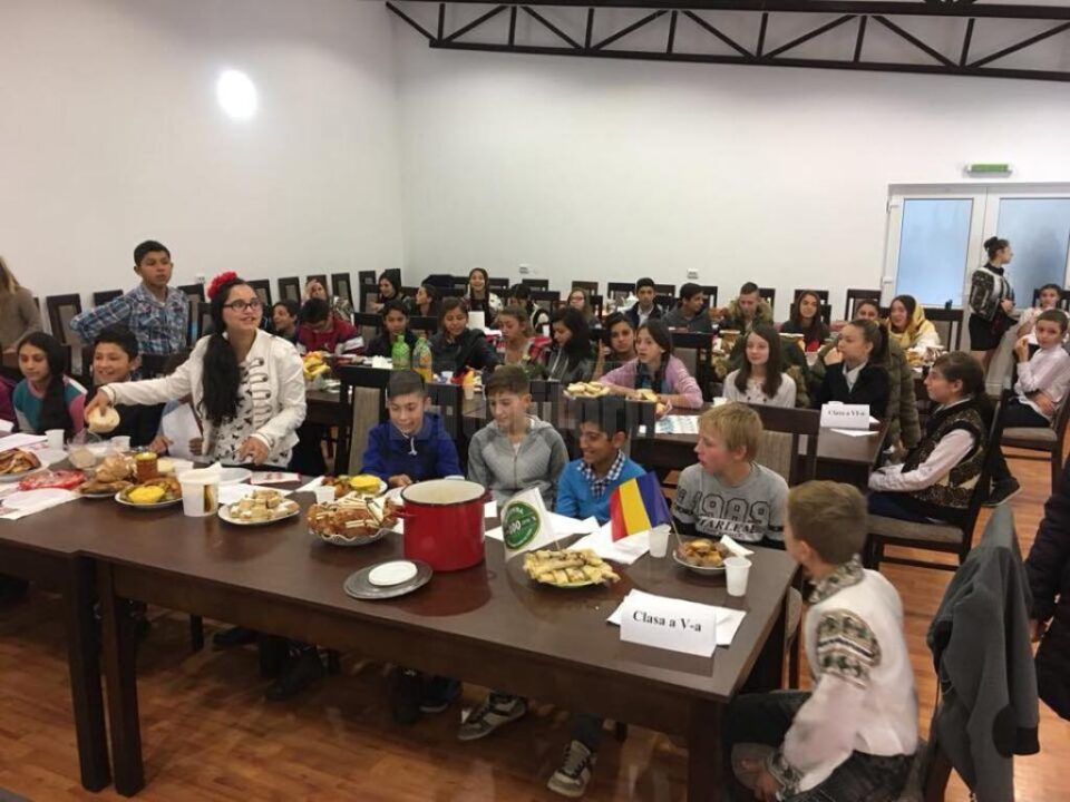 Școala ,,Dimitrie Păcurariu” Șcheia a sărbătorit Ziua României