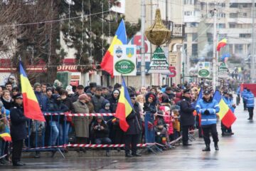 Mii de persoane au sărbătorit Ziua Națională a României în centrul Sucevei