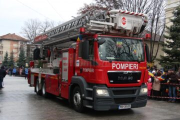 Mii de persoane au sărbătorit Ziua Națională a României în centrul Sucevei