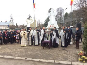 Festivitate cu depuneri de coroane și alocuțiuni la Monumentul Eroilor din Rădăuți