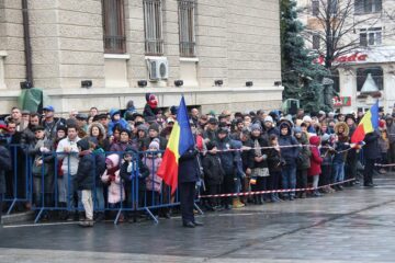 Mii de persoane au sărbătorit Ziua Națională a României în centrul Sucevei