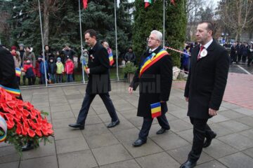 Mii de persoane au sărbătorit Ziua Națională a României în centrul Sucevei
