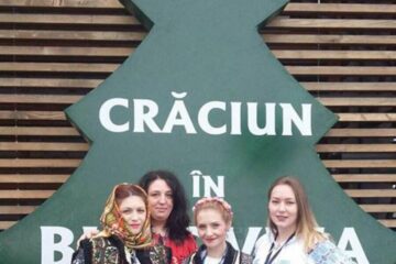 De Ziua Națională, angajatele Aeroportului Suceava și ale Romanian Airport Services au purtat costume populare pentru a-i întâmpina pe pasageri