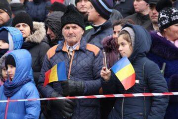 Mii de persoane au sărbătorit Ziua Națională a României în centrul Sucevei