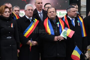Mii de persoane au sărbătorit Ziua Națională a României în centrul Sucevei
