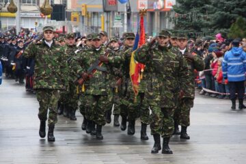 Mii de persoane au sărbătorit Ziua Națională a României în centrul Sucevei