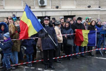 Mii de persoane au sărbătorit Ziua Națională a României în centrul Sucevei