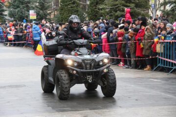 Mii de persoane au sărbătorit Ziua Națională a României în centrul Sucevei