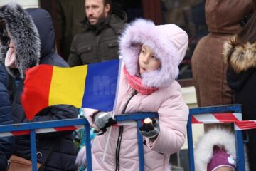 Mii de persoane au sărbătorit Ziua Națională a României în centrul Sucevei