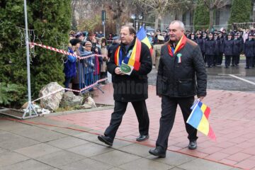 Mii de persoane au sărbătorit Ziua Națională a României în centrul Sucevei