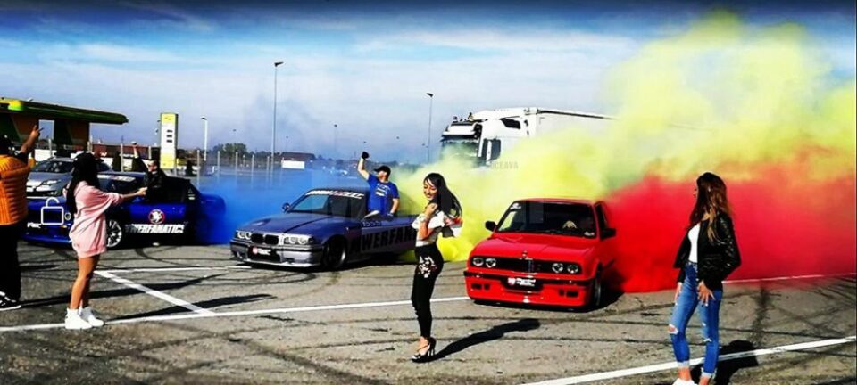 Tricolorul României a fost creat din fumul anvelopelor în videoclipul lansat de rapperul rădăuțean Giemsi