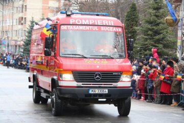 Mii de persoane au sărbătorit Ziua Națională a României în centrul Sucevei