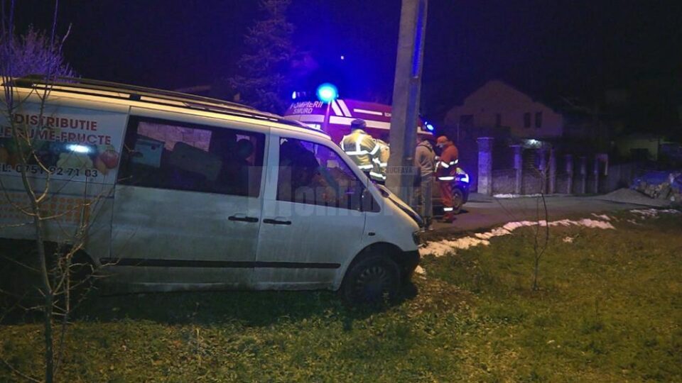 Șoferul beat a intrat cu mașina în stâlp